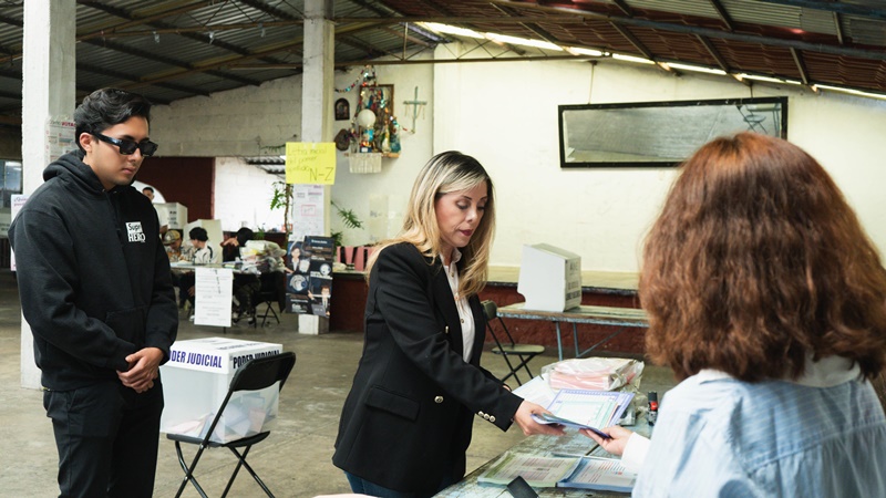 Marisela Morales Emite Voto en Jornada Histórica del Poder Judicial