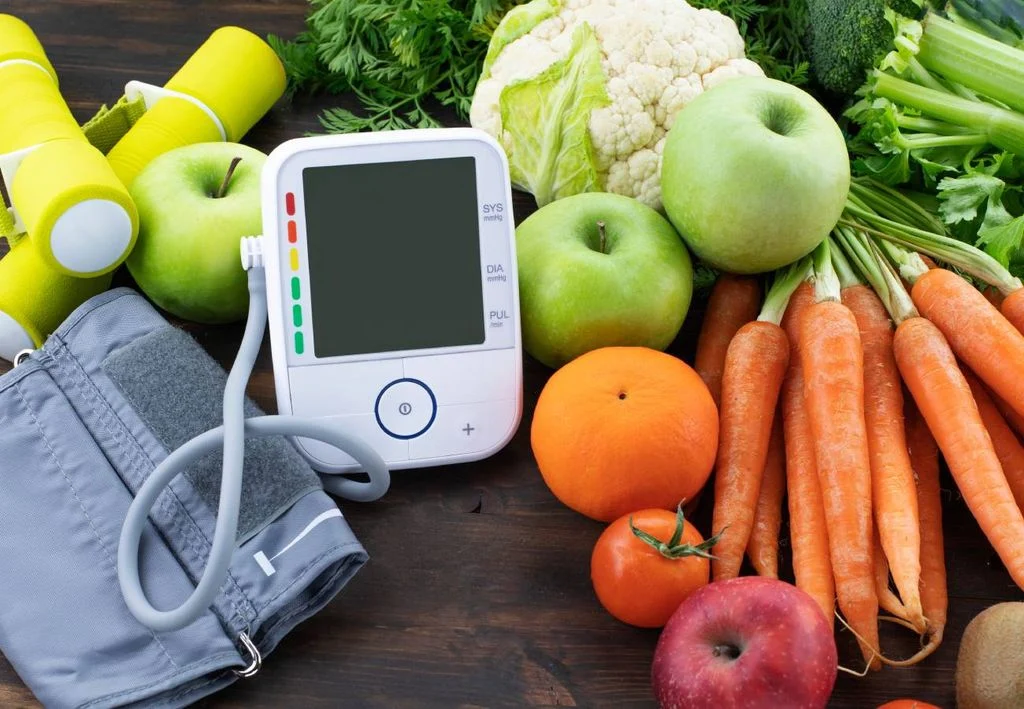 Presión arterial alta: qué alimentos evitar y cuáles ayudan a controlarla