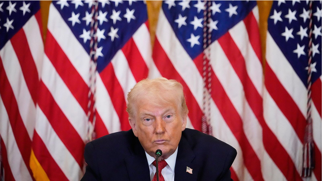 Trump amenaza con imponer aranceles a países que no apoyen su plan para Groenlandia