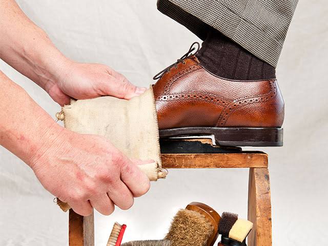 Zapatos de piel eternos: el arte de cuidarlos para que te acompañen toda la vida