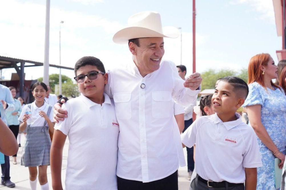 Un millón 782 mil estudiantes beneficiados: Durazo cumple su promesa educativa