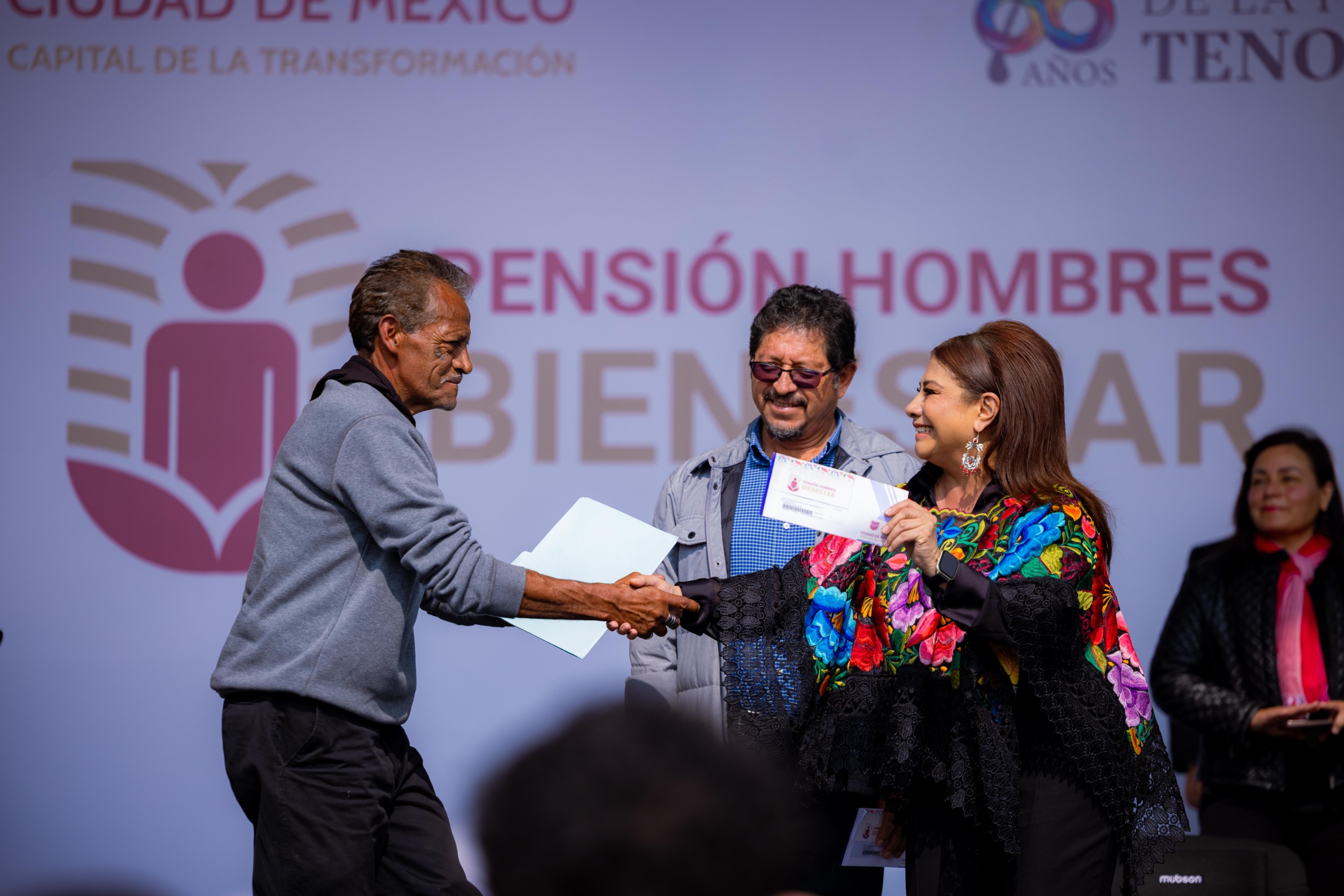 Más de 77 mil hombres mayores reciben apoyo en la capital; Brugada refrenda compromiso social