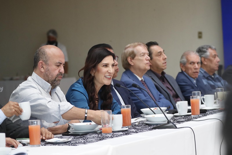 Kenia López promete una Cámara de Diputados sin cortinas y con lupa ciudadana