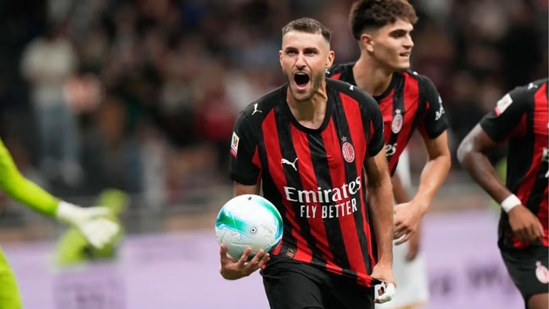 Santi Giménez vuelve al gol rompe racha de nueve partidos en la Coppa Italia