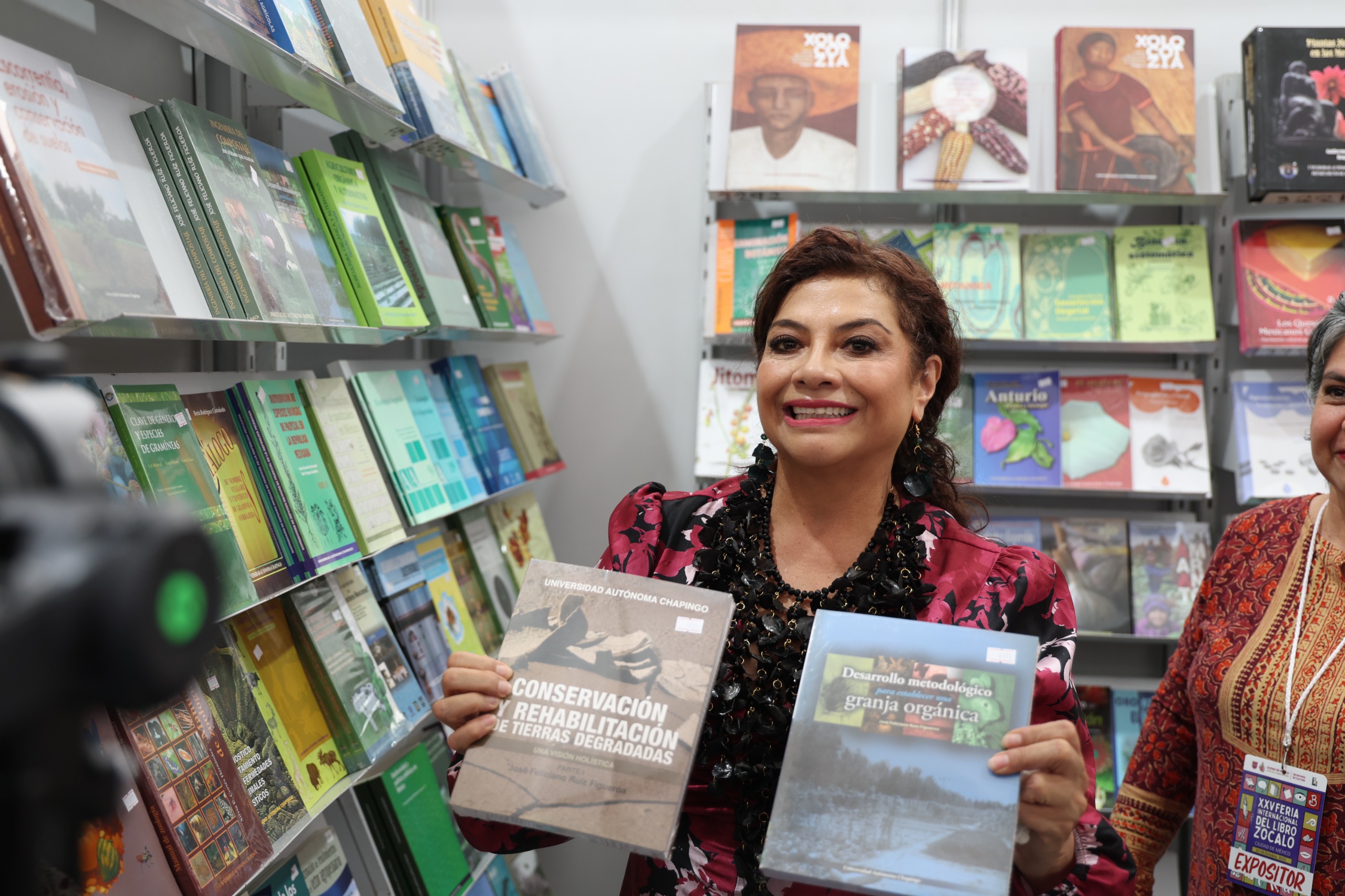 Más de 400 experiencias culturales esperan en la Feria del Libro del Zócalo, anuncia Clara Brugada