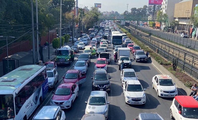 Caos vial y marchas colapsan CDMX este lunes: tráfico, bloqueos y desconfianza