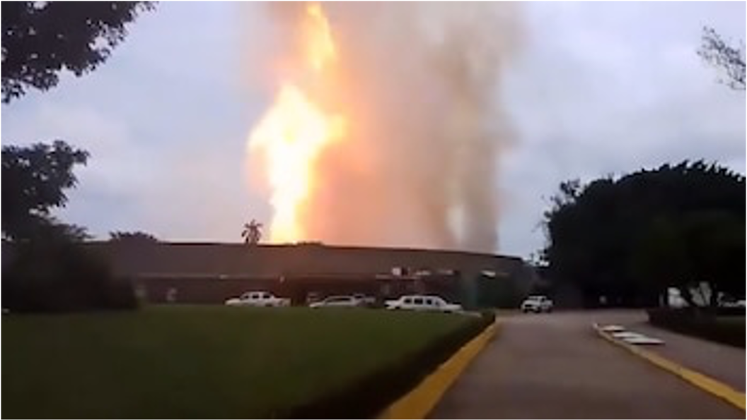 Explosión en ducto de Pemex entre Chiapas y Tabasco moviliza a personal y vecinos