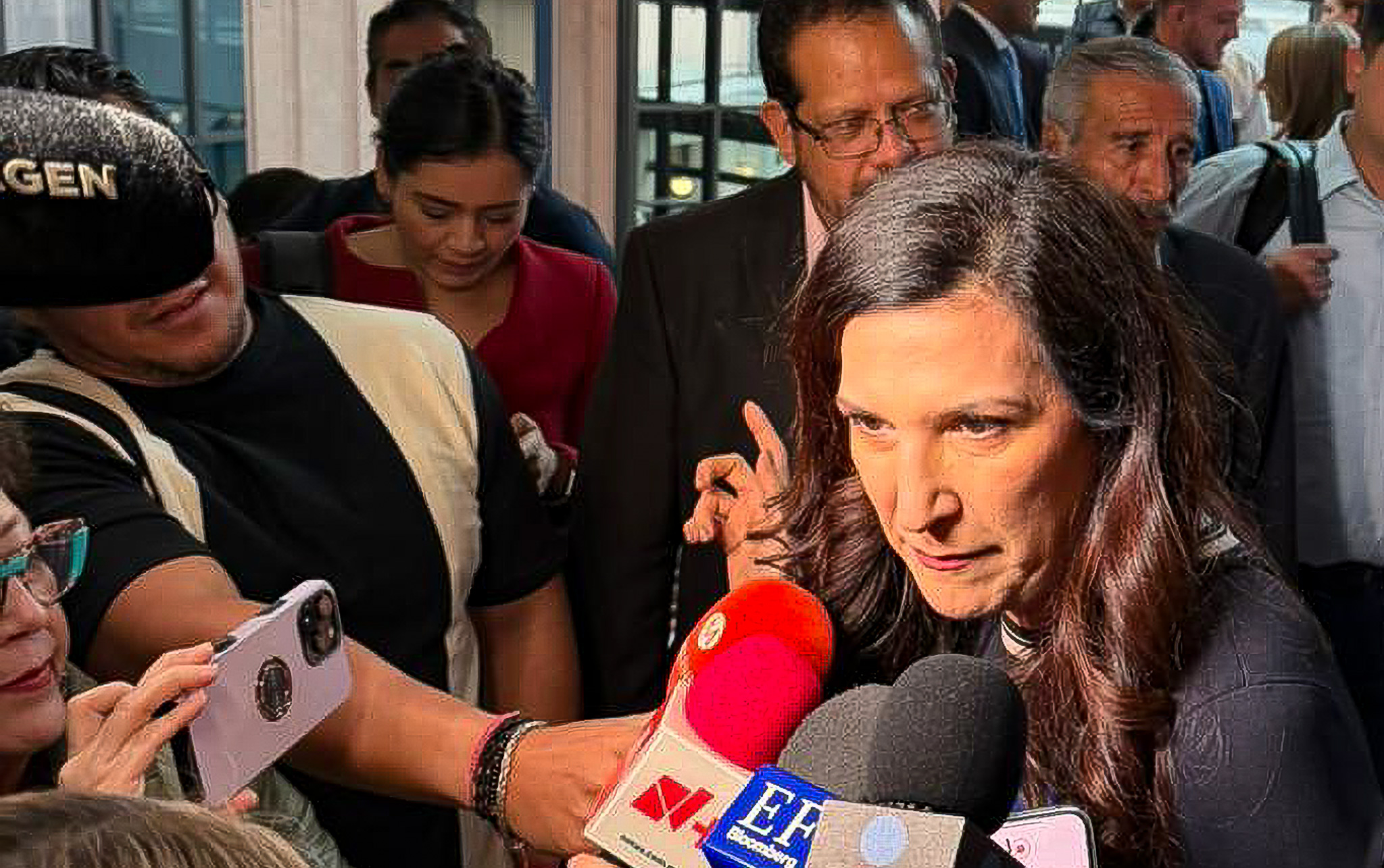 Kenia López Rabadán rechaza reforma al amparo y pide debate amplio