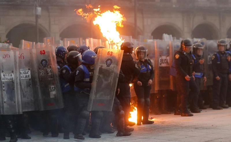 CDMX otorga bono a policías heridos durante la marcha del 2 de octubre