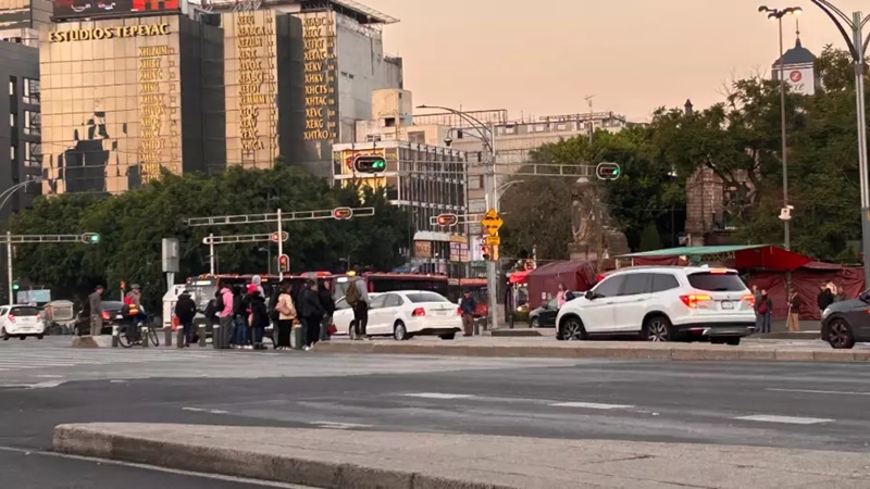 Caos vial y marchas paralizan la CDMX este viernes