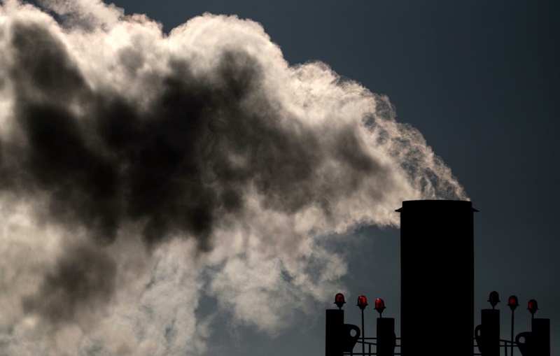 CO₂ alcanza récord histórico en 2024 y alerta sobre aumento de temperaturas