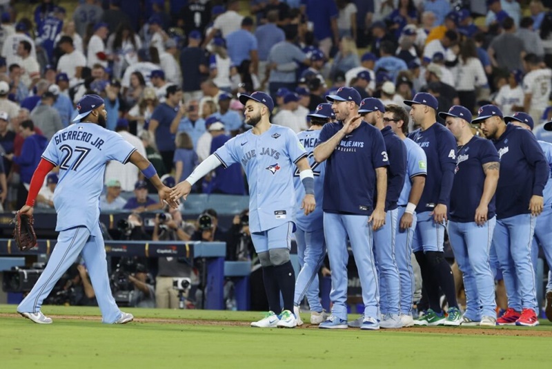 Vladimir Guerrero Jr. lidera la remontada y los Azulejos empatan la Serie Mundial
