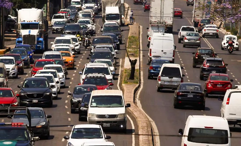 Tráfico y marchas paralizan partes de la CDMX este sábado