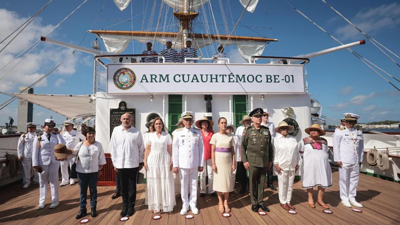 Sheinbaum exige dictamen de EE.UU. y honra a cadetes del Cuauhtémoc