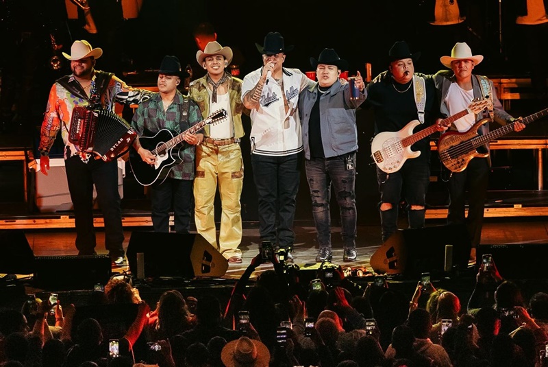 Grupo Firme reaviva debate por narcocorridos tras polémico concierto en BCS