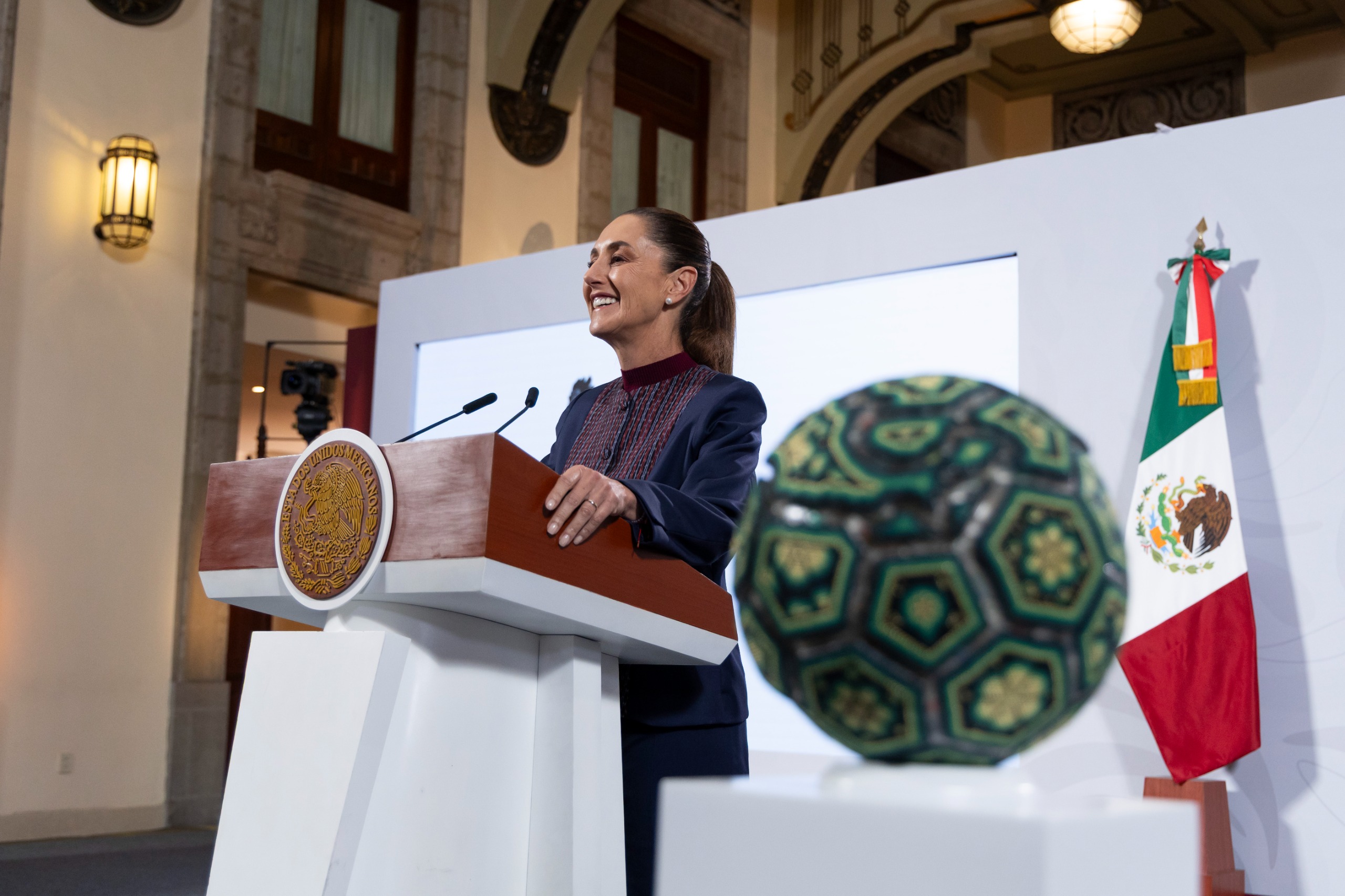 Sheinbaum aclara origen de letreros estadounidenses en Playa Bagdad