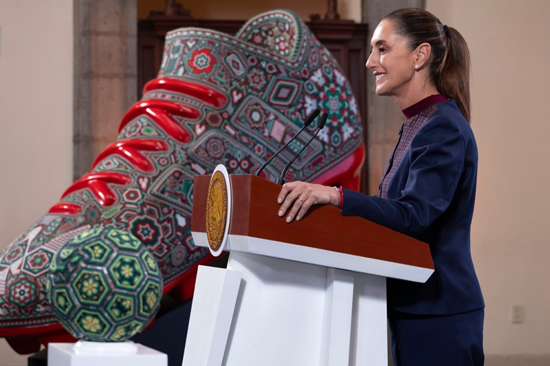 Sheinbaum se deslinda del caso de espionaje de Salinas Pliego