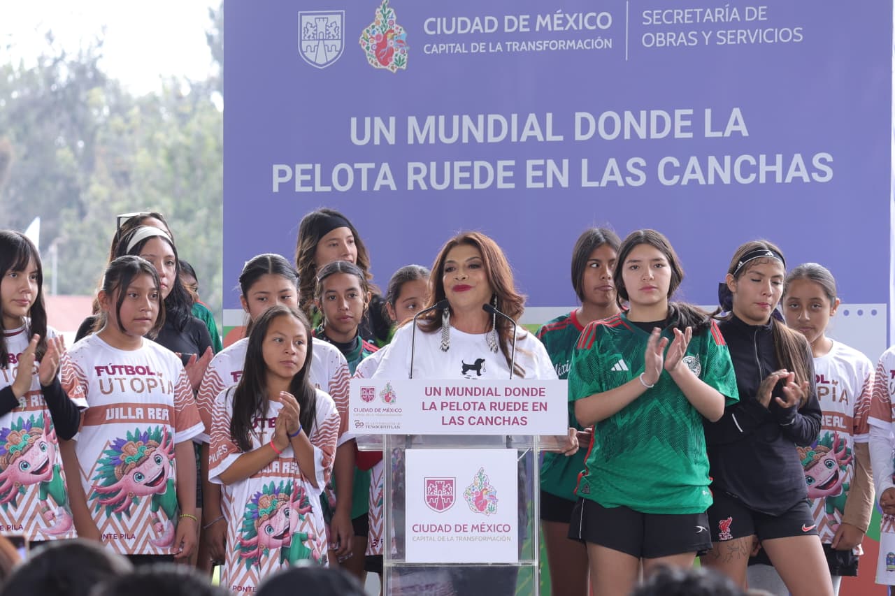 Con miras al Mundial 2026, Clara Brugada impulsa rehabilitación de 500 canchas de futbol en CDMX