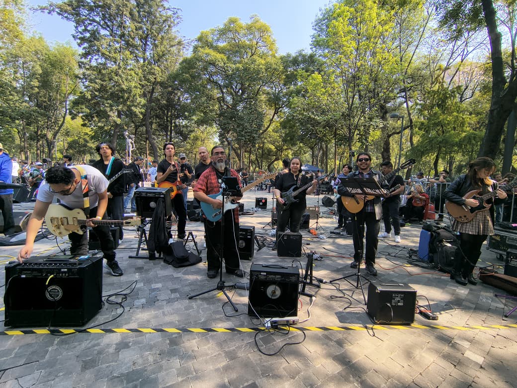La Alameda Central vibra con el TlacuACH Fest y el talento rockero local