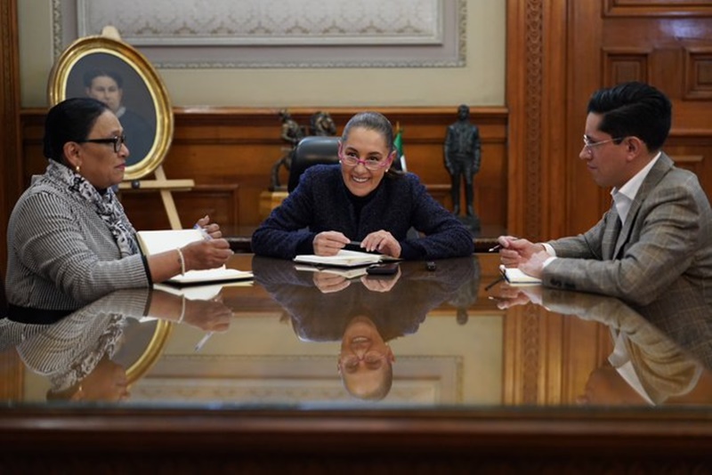 Sheinbaum invita al Papa León XIV a visitar México