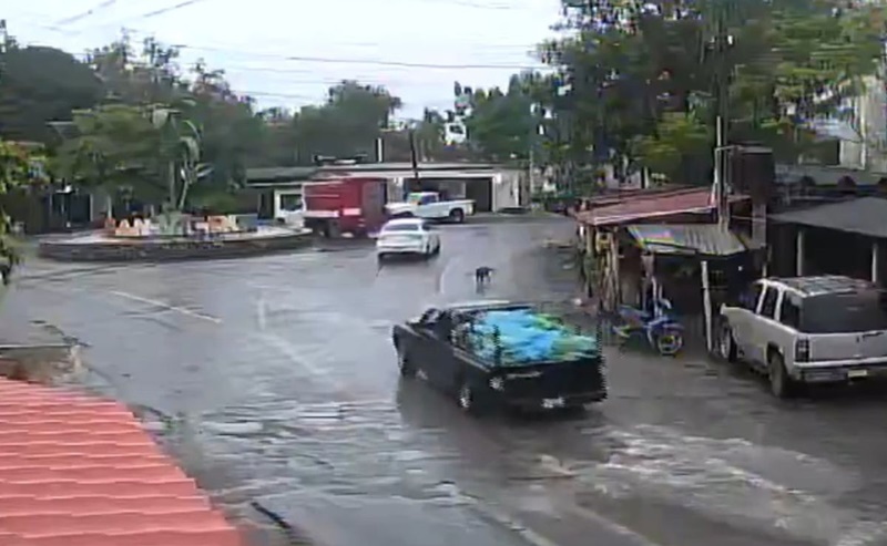 Cámaras revelan escolta criminal antes del coche bomba en Coahuayana