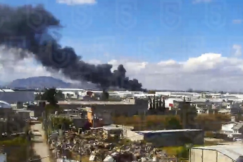 Avioneta cae cerca del Aeropuerto de Toluca y moviliza a cuerpos de emergencia