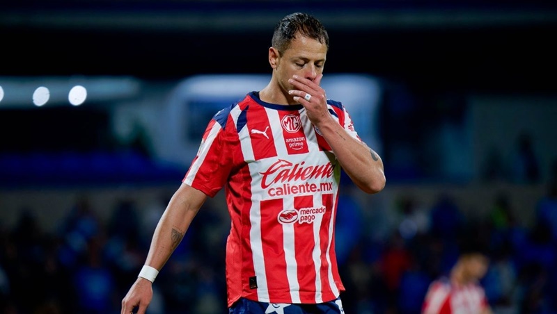 Chivas despide a Chicharito y cierra su segunda era en el club