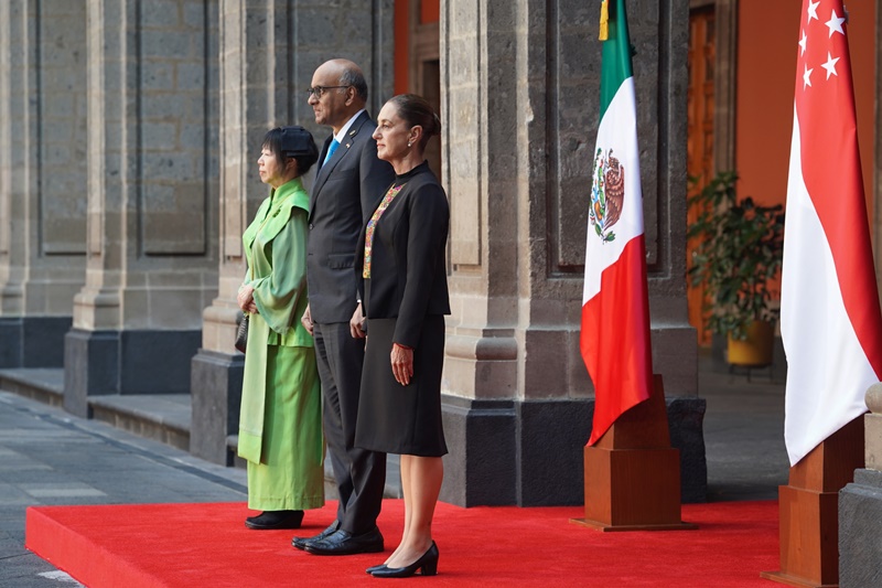 Sheinbaum vive momento incómodo al recibir al presidente de Singapur