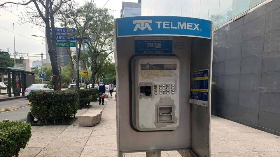 Congreso CDMX propone desmantelar cabinas telefónicas olvidadas tras el avance tecnológico