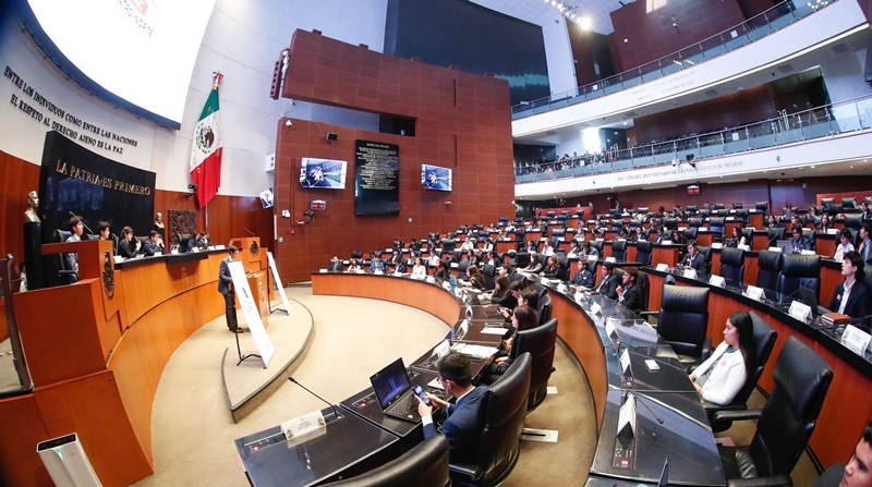 Jóvenes toman el Senado y recuerdan que la política también es suya