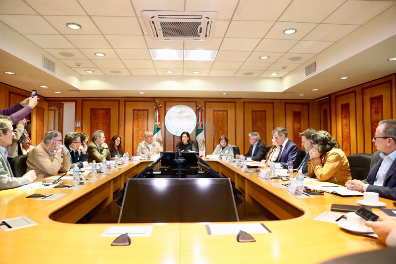 Kenia López Rabadán abre la puerta al diálogo sobre la Reforma Electoral