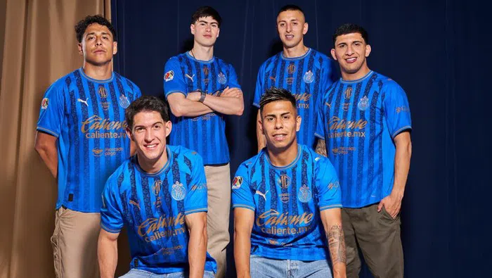 Chivas presenta tercer uniforme conmemorativo por sus 120 años