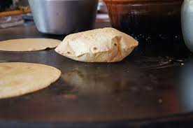 Física de las tortillas: ¿Por qué se inflan y qué tiene que ver el vapor con el taco perfecto?