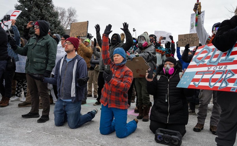 Protestas en Minneapolis escalan por redadas migratorias del gobierno Trump