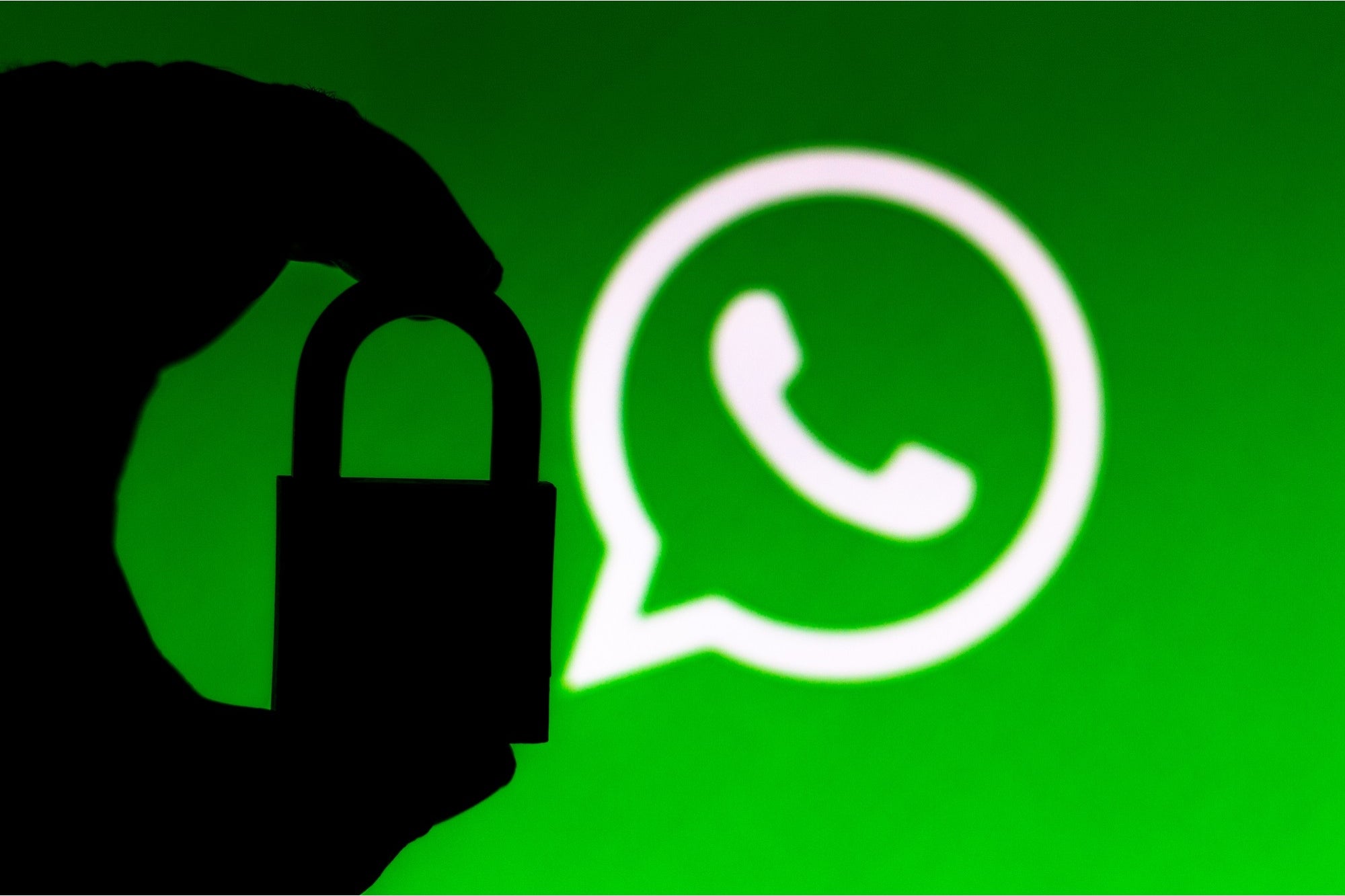 “Le hackearon el WhatsApp a mi tía”: guía de primeros auxilios digitales para scams mexicanos comunes