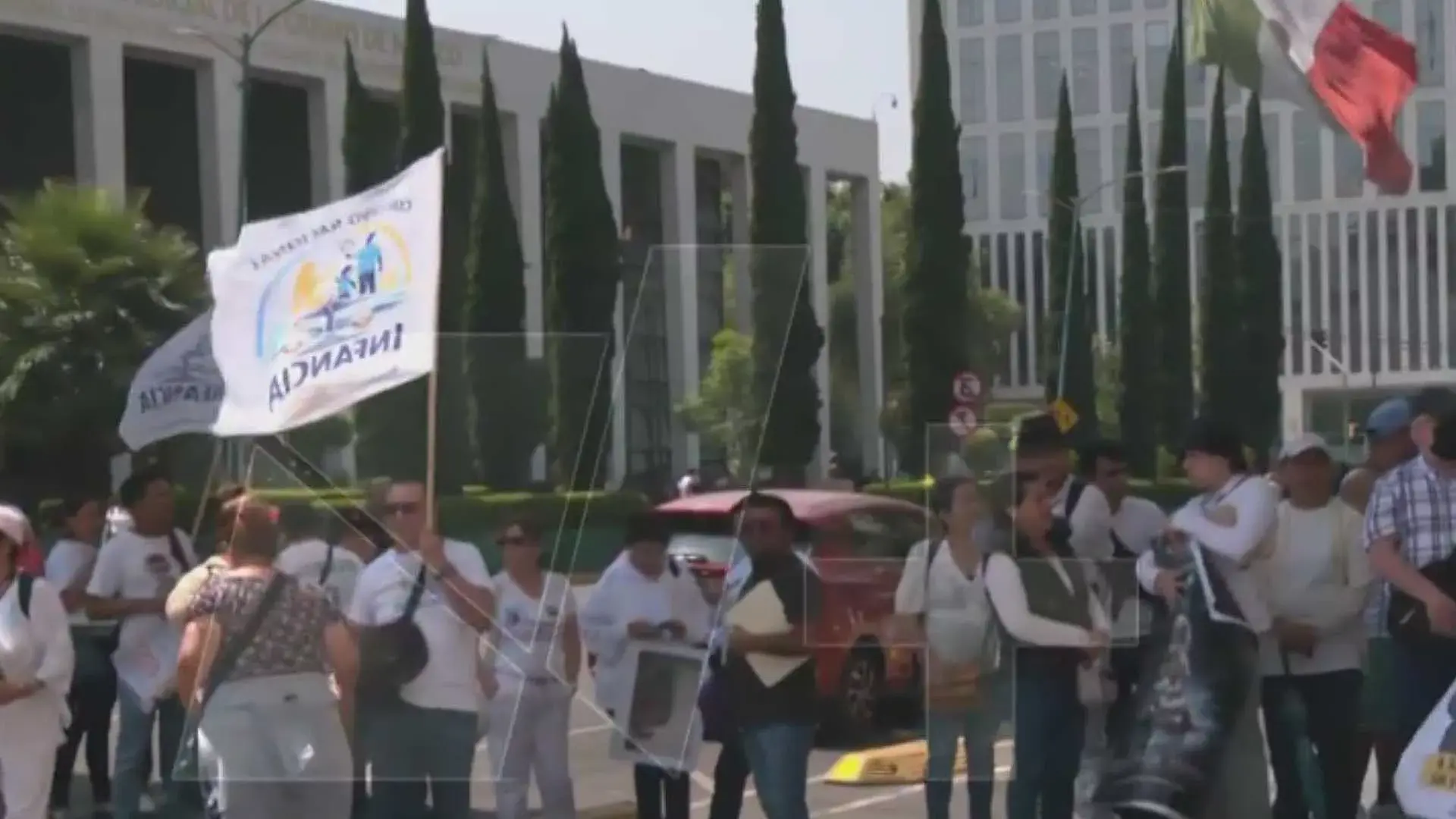 Queremos verlos’: padres protestan por restricciones de convivencia en CDMX