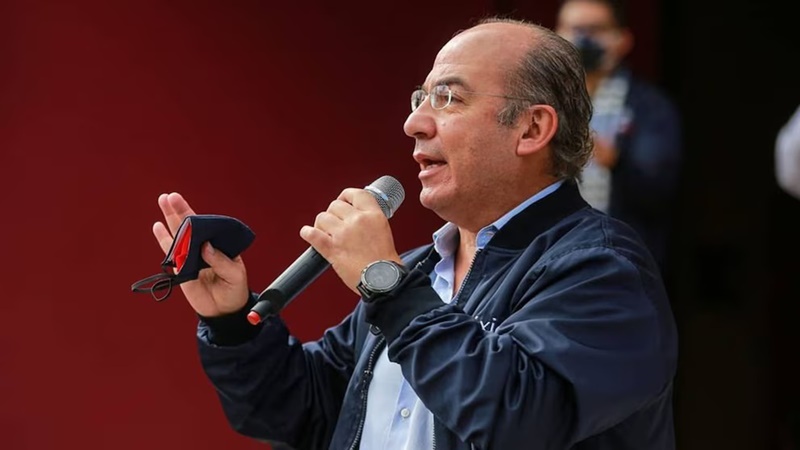 Calderón critica manejo del sarampión y caída en vacunación