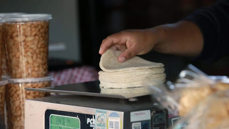 Sube la tortilla en Sonora y presiona precios de comida