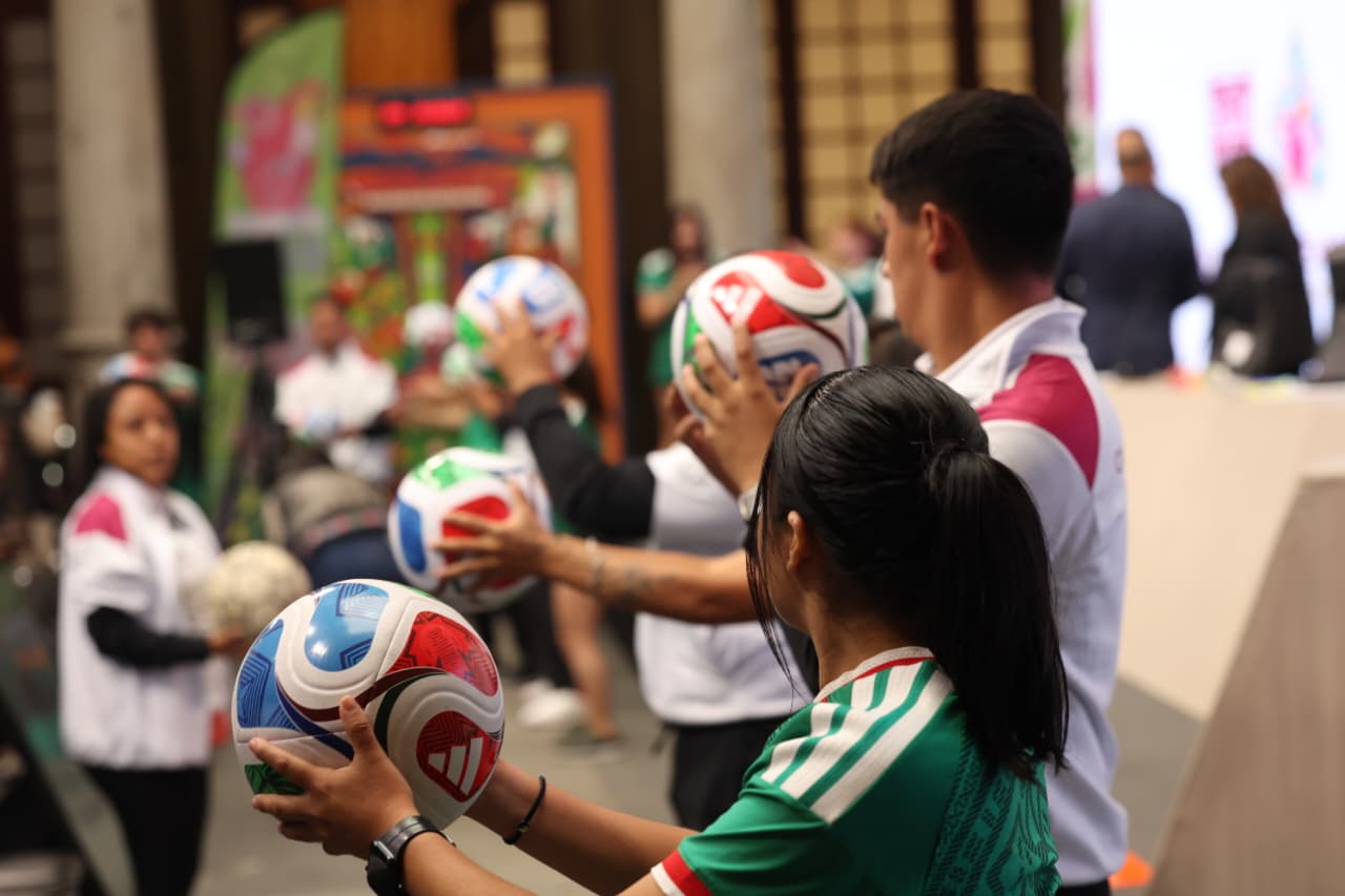 Mega clase de fútbol en el Zócalo: CDMX apuesta por récord mundial rumbo al Mundial 2026