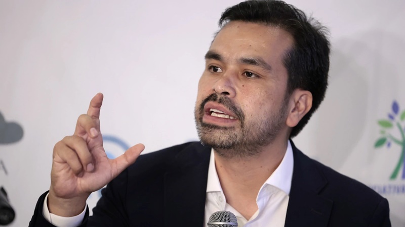 Máynez rechaza dichos de Sheinbaum y frena Plan B