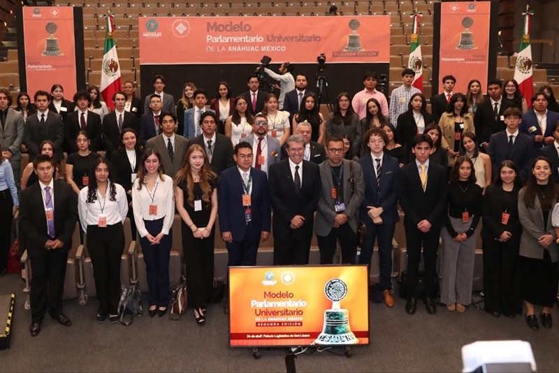 Ricardo Monreal impulsa participación juvenil en el Congreso