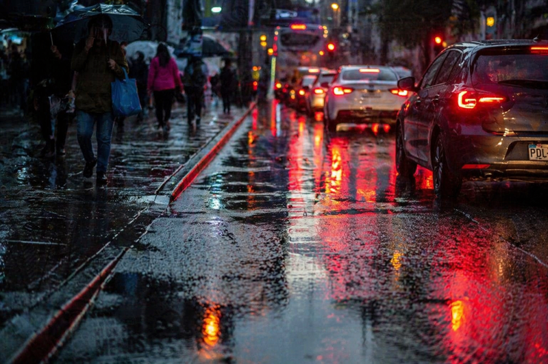 Lluvia y marchas ralentizan movilidad en CDMX este 22 de abril.