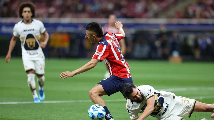 Choque de fuerzas en Zapopan: El VAR define el Chivas contra Pumas