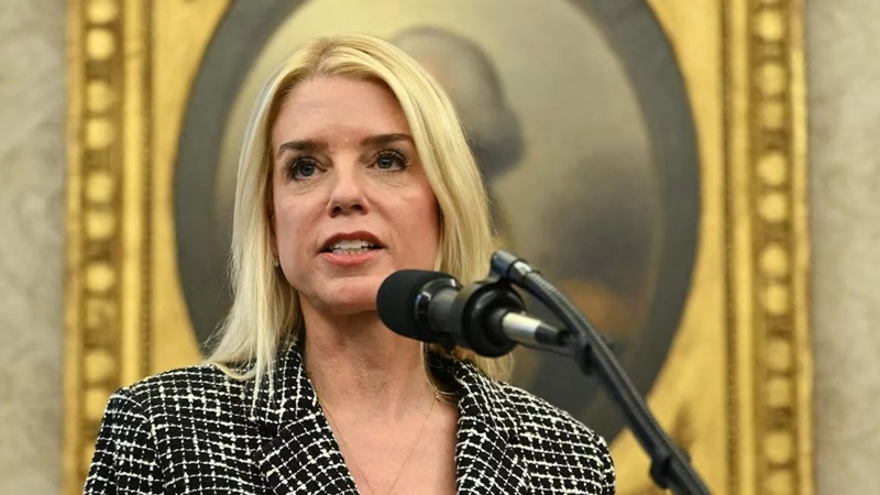 Donald Trump destituye a Pam Bondi; Todd Blanche asume fiscalía interina